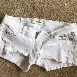 Sz 0 white Hollister shorts with rhinestone pocket